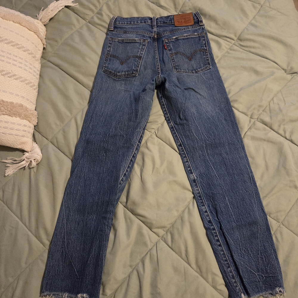 {Levis} Wedgie Tapered Jean